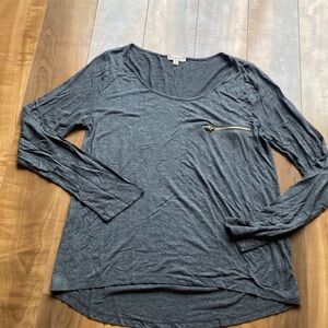 Zeanna outfitters gray long sleeve exposed zipper pocket size M